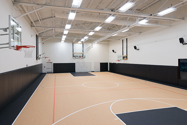 amenity-basketball Indoor full-size basketball court at Training Zone Gym in Yuba Sutter